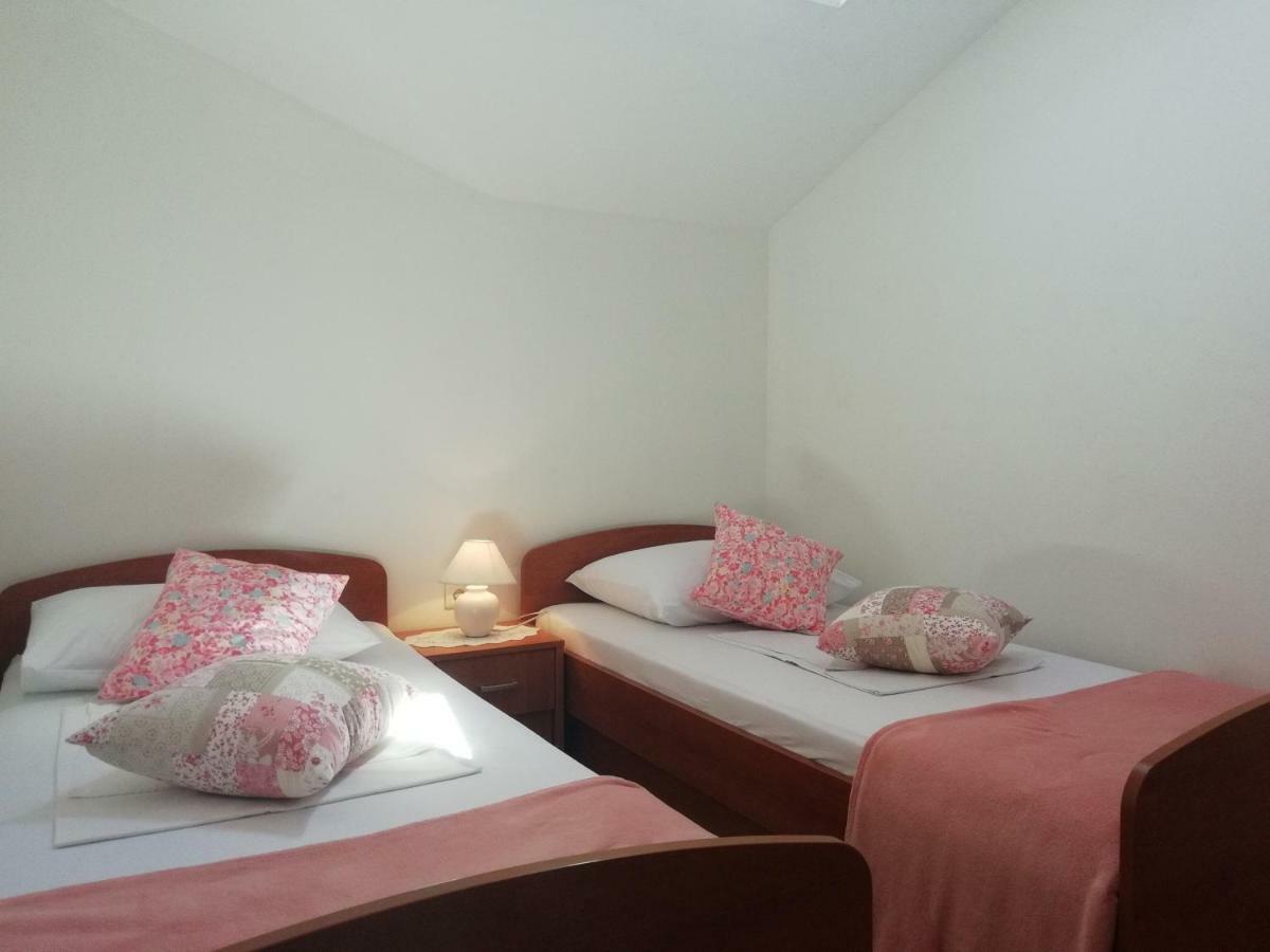 Apartments Vidovic Vodice Esterno foto