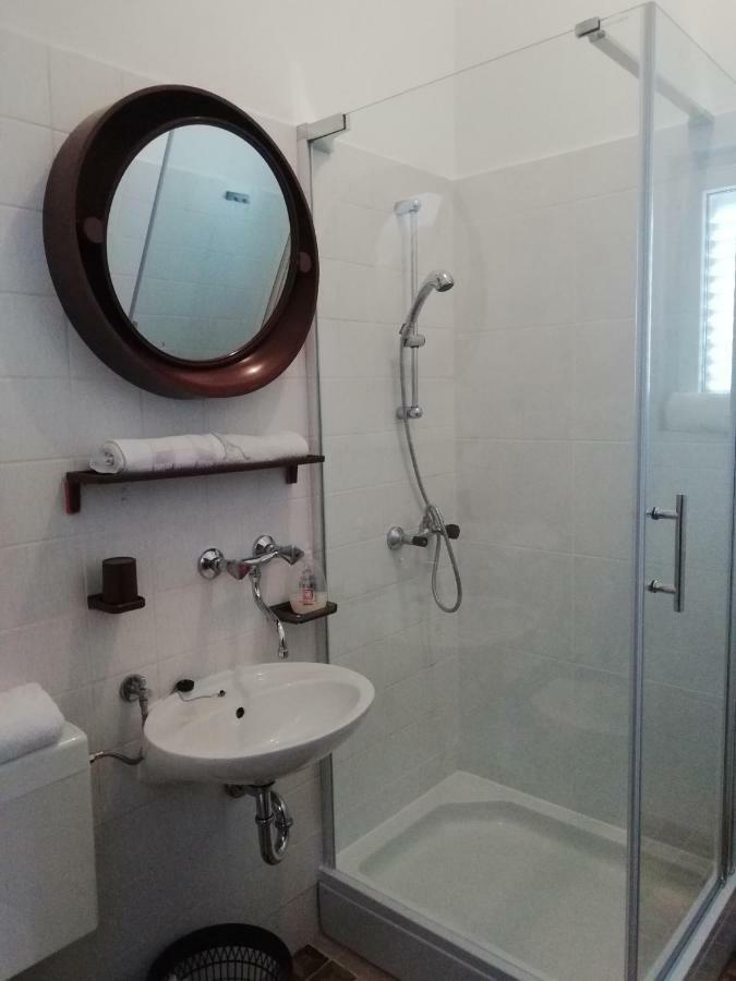 Apartments Vidovic Vodice Esterno foto